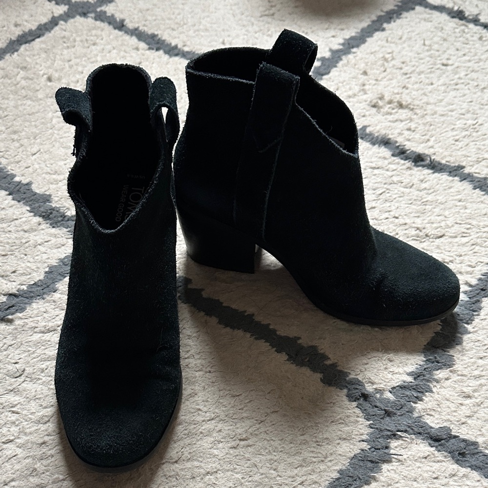 Toms Constance Black Suede Heeled Boot. Used. Good shape.